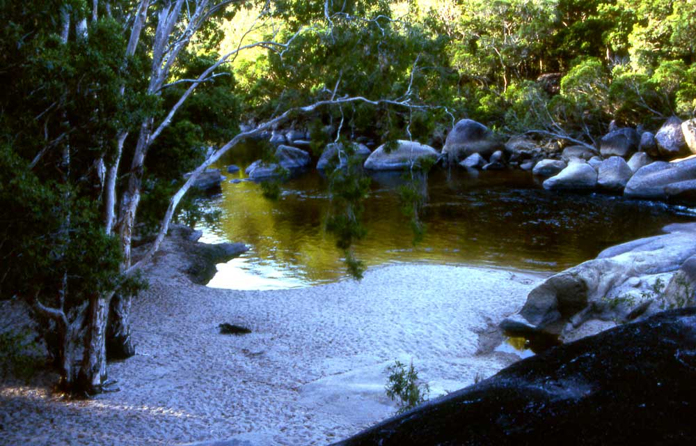 09Roaring-Meg-Meeting-Point